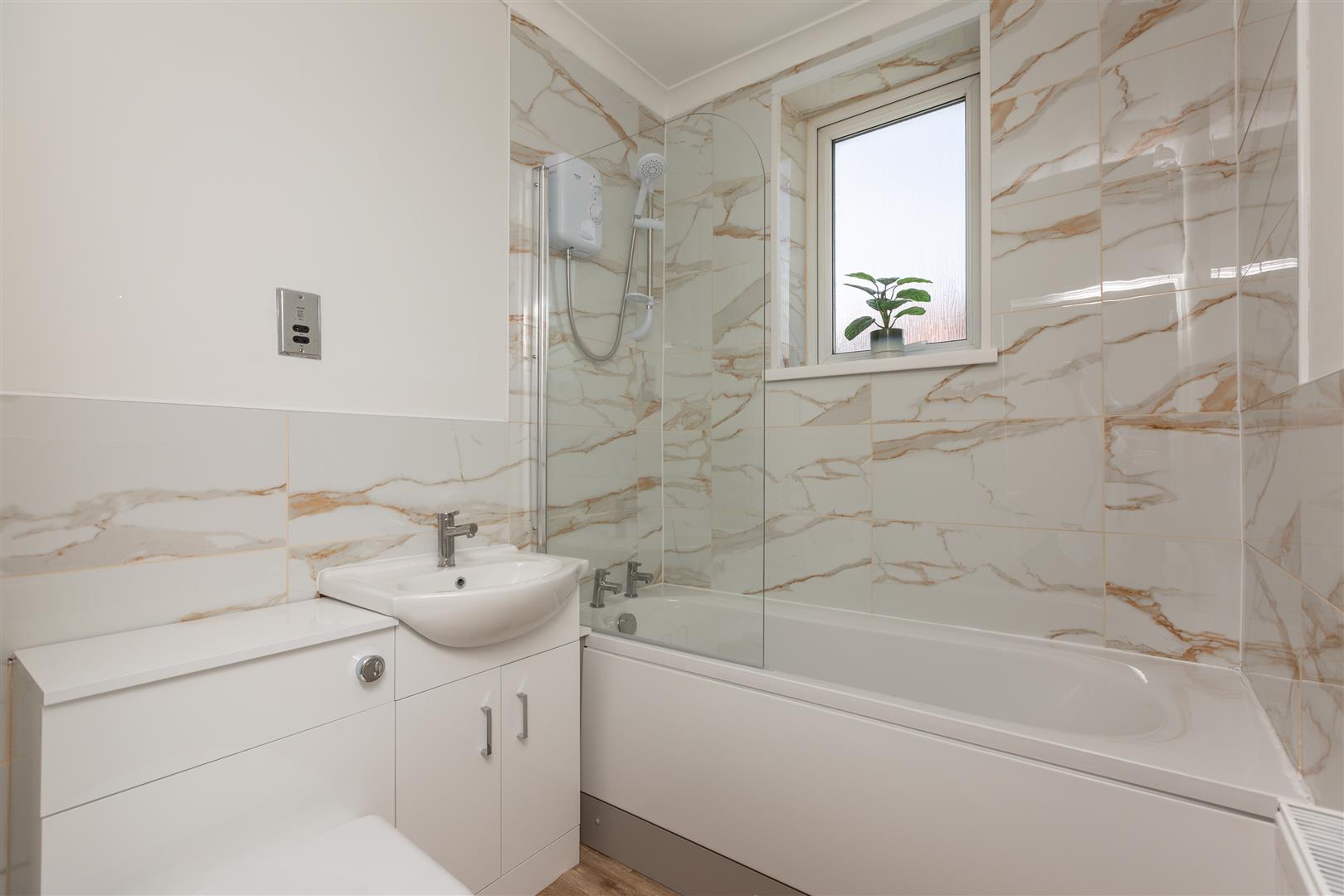 Cwmbach Road, Fforestfach, Swansea, SA5 5BN
